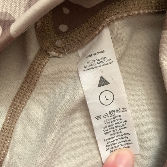 Vitality/ Balance Athletica- Ascent leggings Camo - Picture 3 of 3